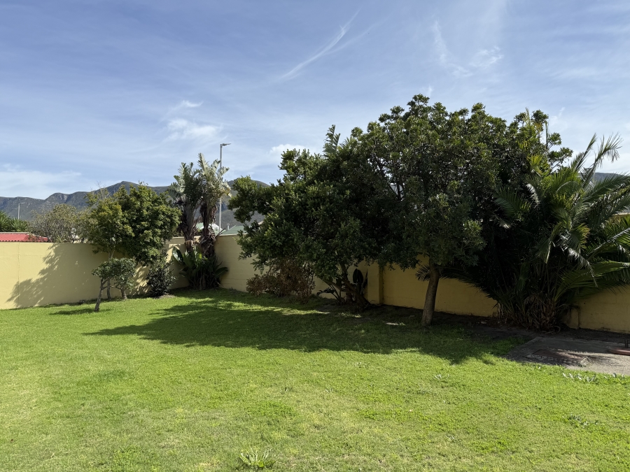 3 Bedroom Property for Sale in Sandbaai Western Cape